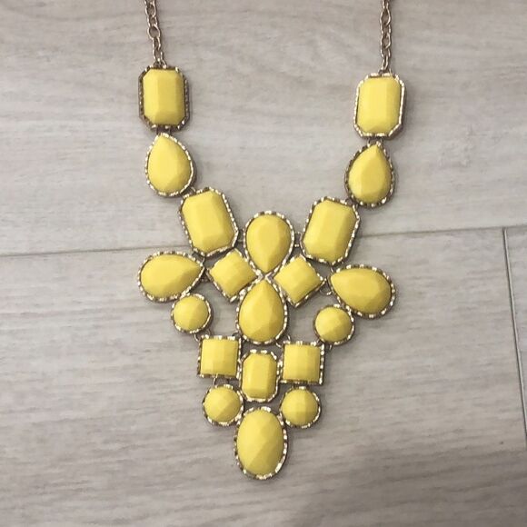 Yellow stone statement necklace - Picture 4 of 4
